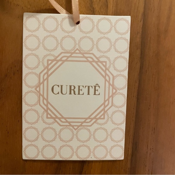 Curete Off-the-Shoulder Floral Blouse - Picture 6 of 9